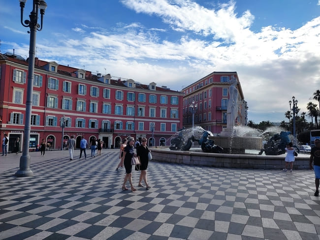 Wide Plaza with checkerboard floor