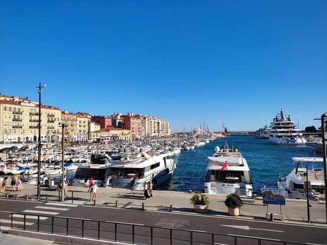 Nice Port with many yachts