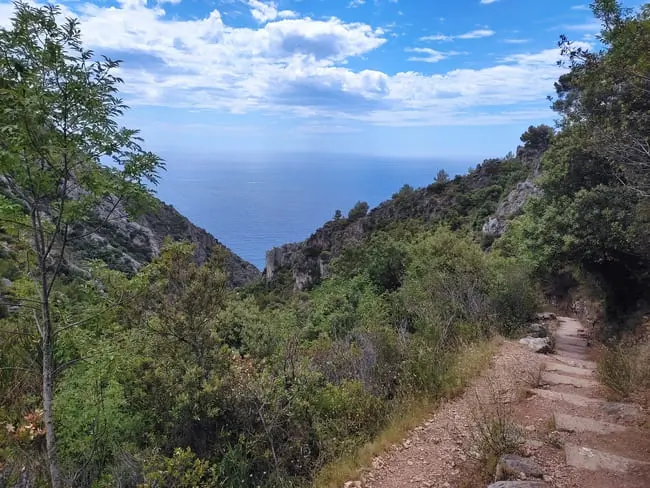 The views while hiking along the Nietzsche Path Èze are stunning but the steep hike is quite challenging