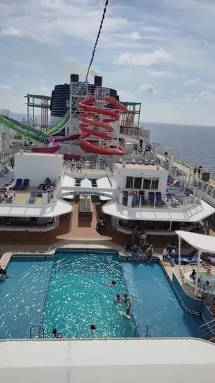 Pool and slides on Norwegian Getaway