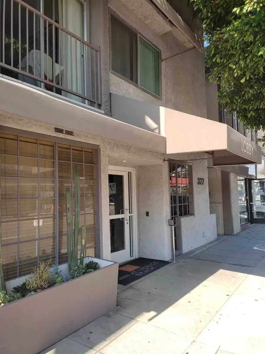 Only a foot mat in front of the door and a canopy denoting the lobby show that this is the entrance to the Inn at Venice Beach. The building itself is fairly plain and a pale grey.