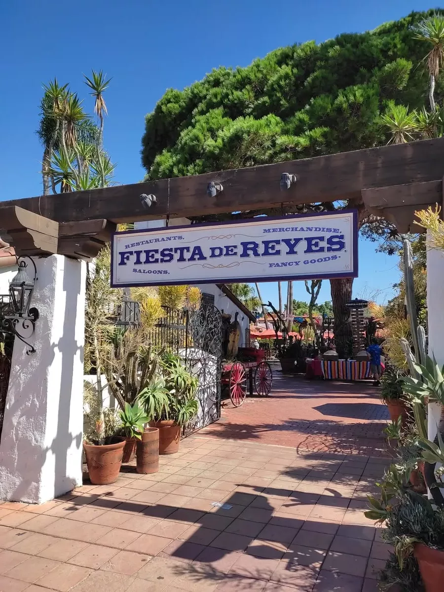 The terracotta tiles, white walls, old wood, exotic plants, and bright merchandise at Old Town San Diego give it a very Mexican vibe.