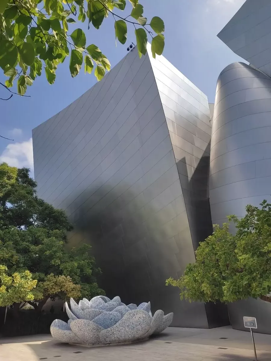 Gardens of Walt Disney Concert Hall with a rose shaped fountain with fragments of Royal Delft Blue porcelain