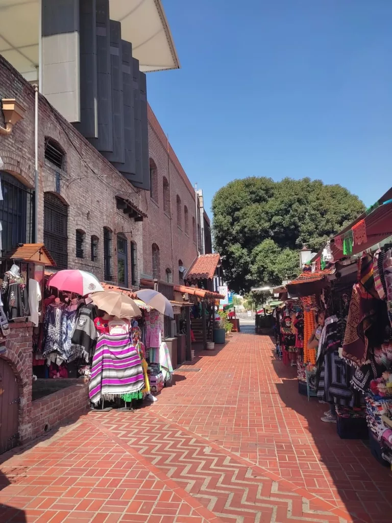 Historic buildings, a tiled ground and colorful stalls selling Mexican souvenirs make Olvera Street to a great tourist stop