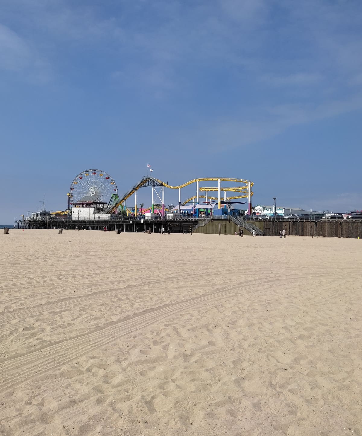 Santa Monica Pier offers rides, shops and restaurants but also plenty of free activities
