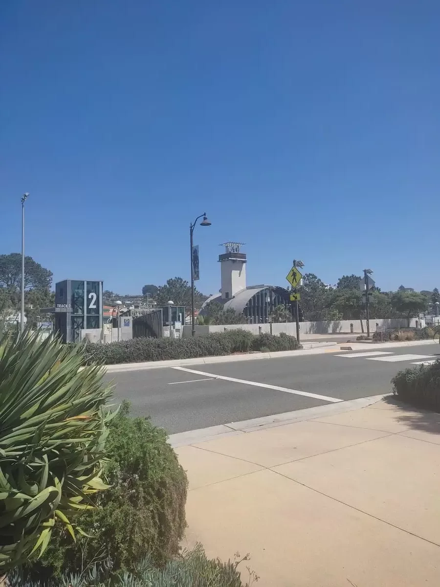 Both Coaster commuter trains and Amtrak stop at this train station in Solana Beach. The tracks run parallel to Highway 101 through town.