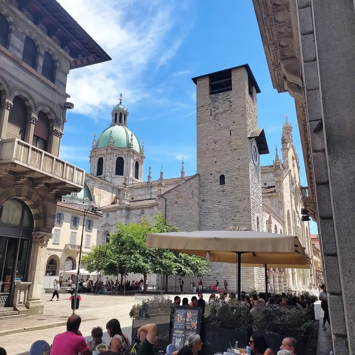 Around Como's main square with the impressive church you will find plenty of cafes and restaurants