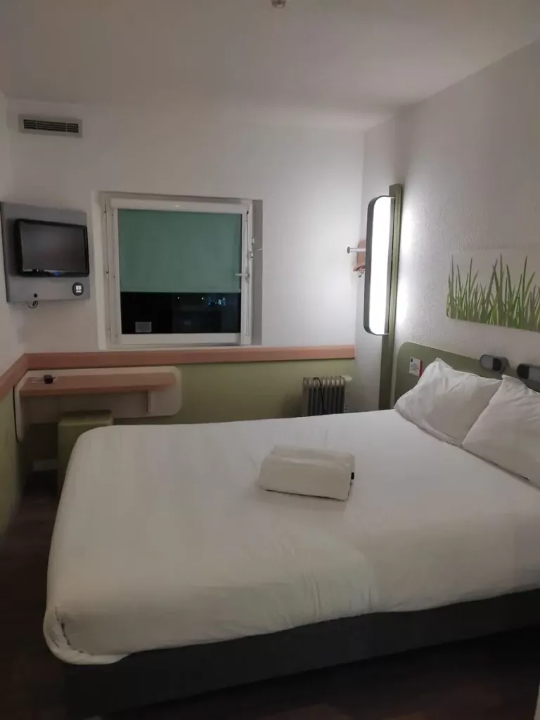 Plain but serviceable hotel room at ibis budget, Southampton, with small desk area, large bed, and TV