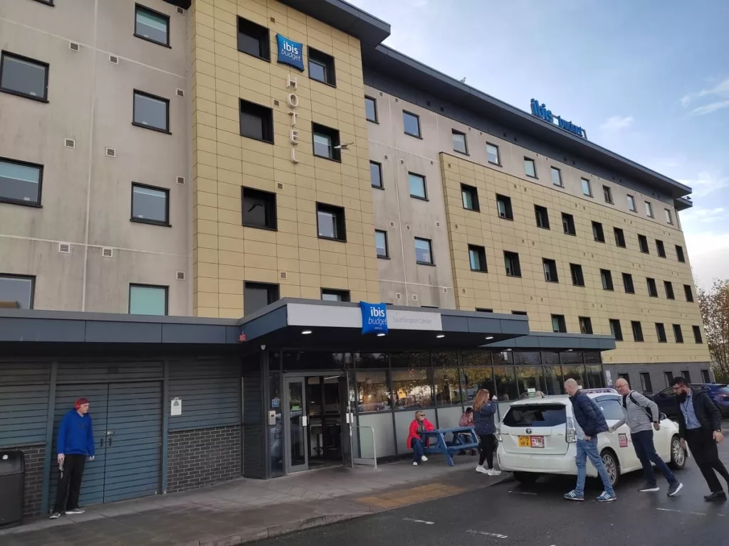 Plain modern Ibis budget hotel in Southampton