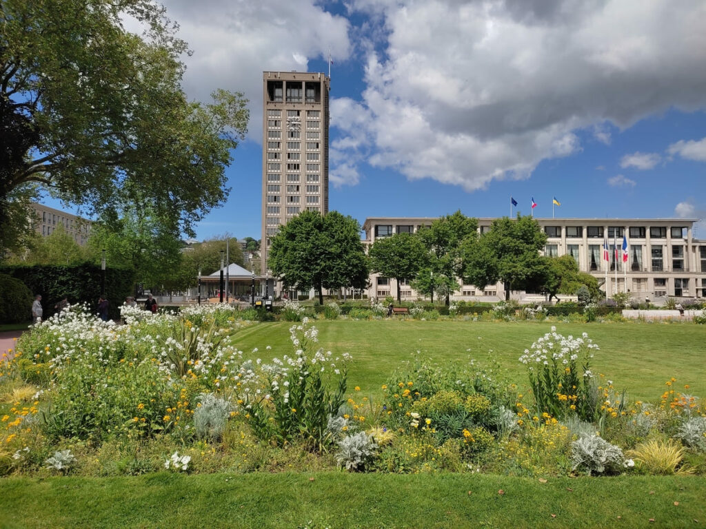 Rectangular cement building of Le Havre's City Hall with park in front