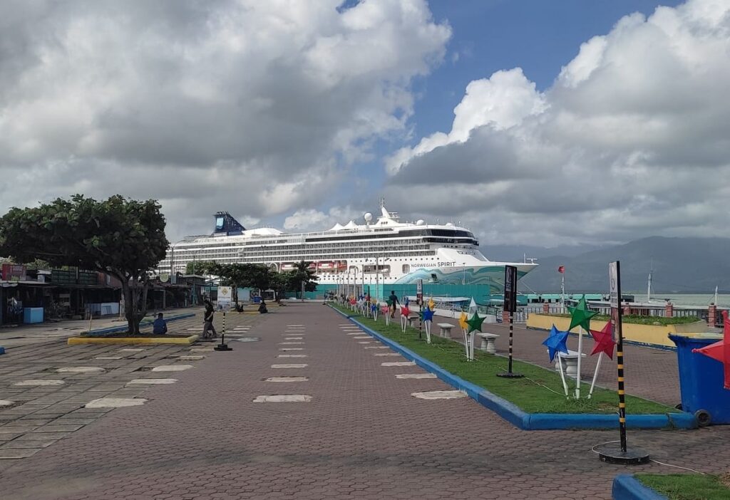 Norwegian Spirit docked in Puerto Princessa