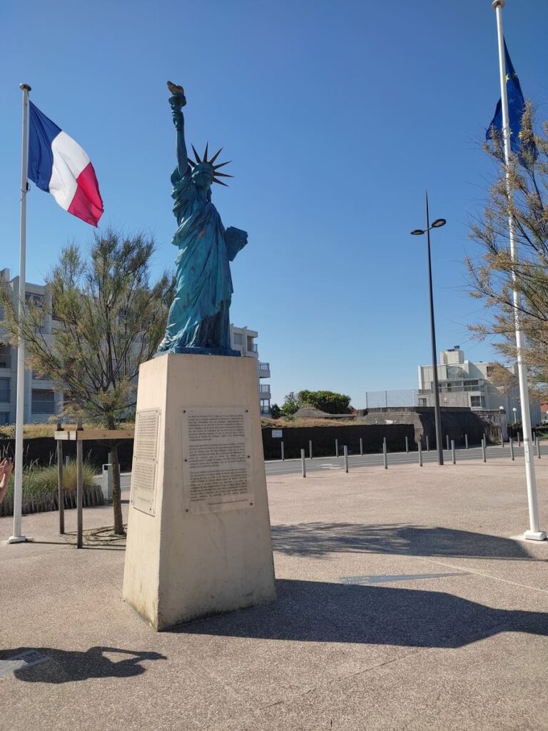 Miniature statue of liberty in Soulac