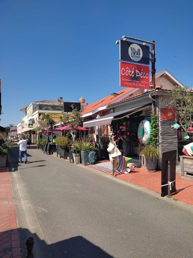 Pedestrian shopping street in Soulac