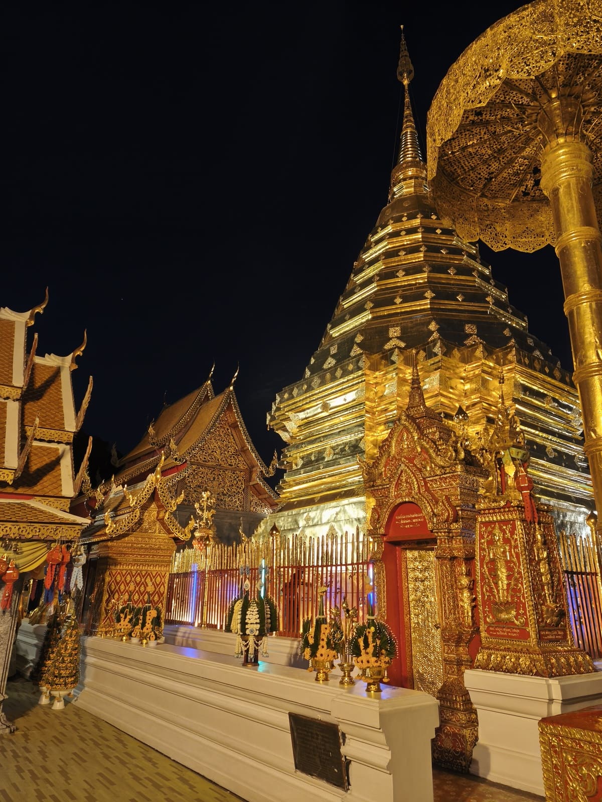 Golden Doi Suthep temple at night