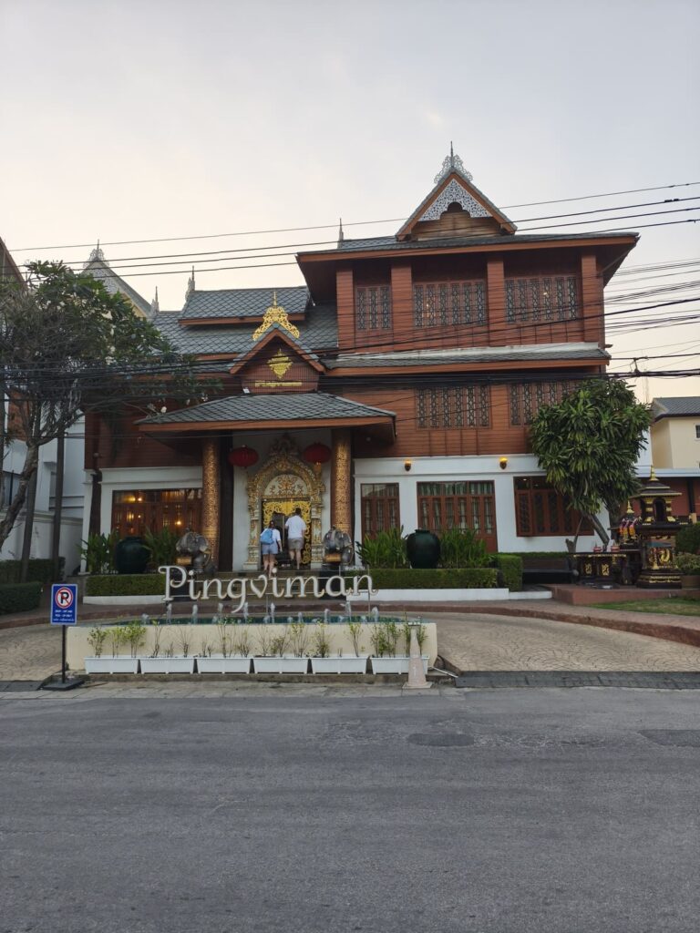 Entrance to Pingviman Hotel