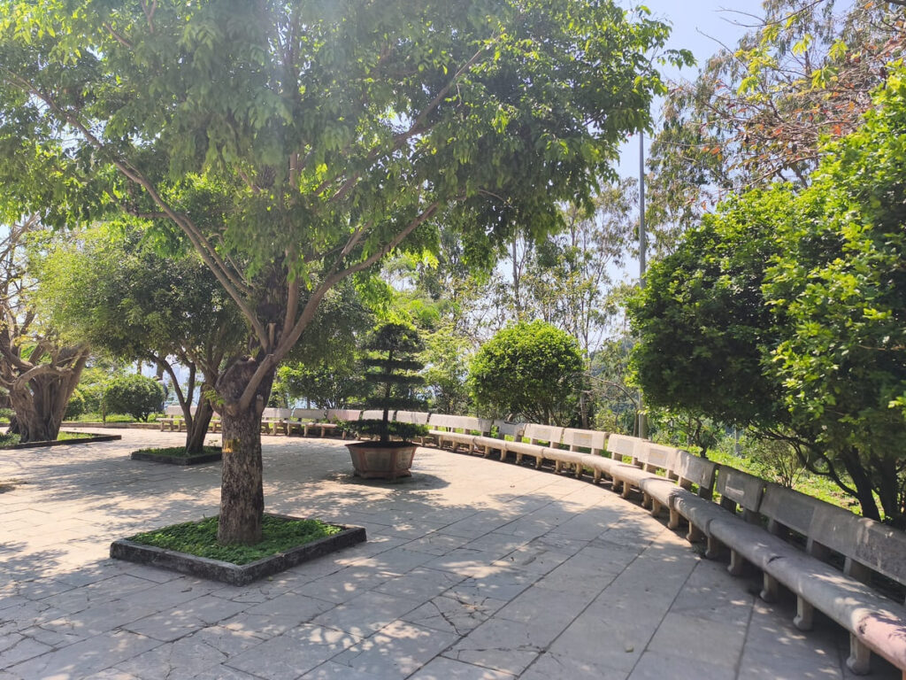 Row of benches lining outside of Linh Ung courtyard