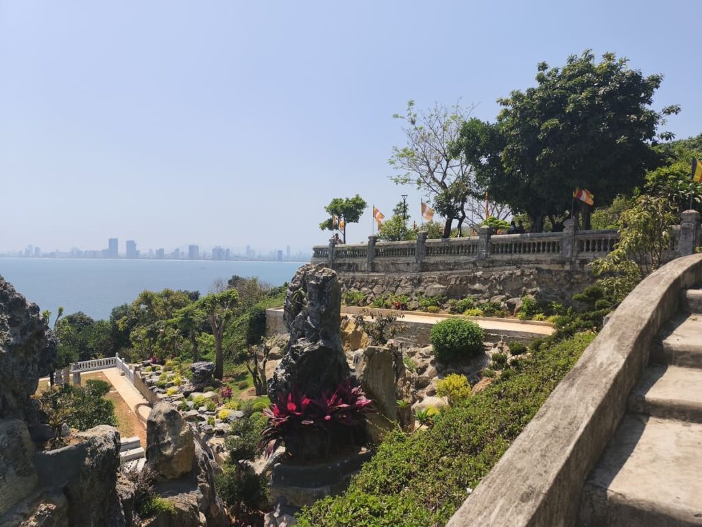 Viewover gardens out to sea