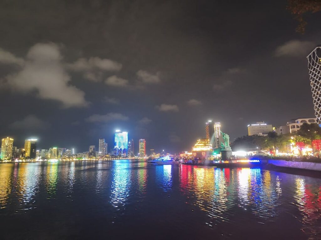 Da Nang's Han River at night