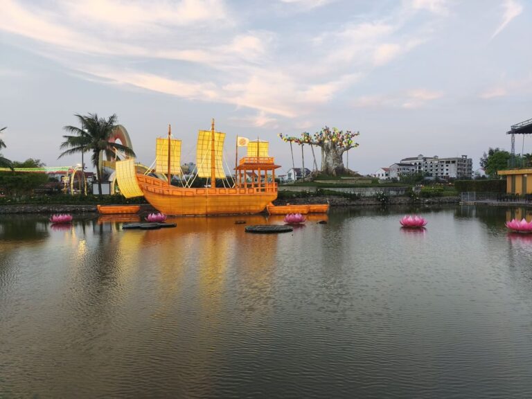 Illuminated boat for Memories Show in Hoi An
