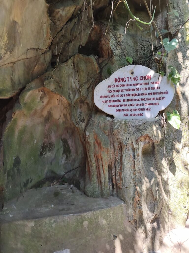 Sign for Tang Chon Cave