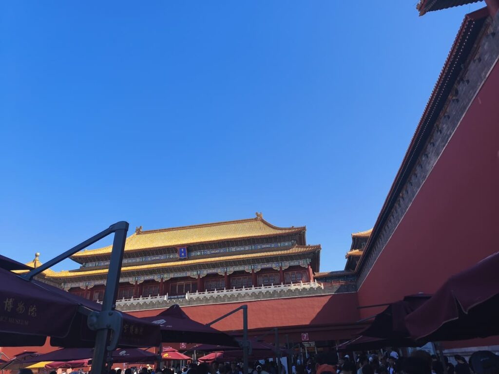 Lines at entrance to Palace Museum