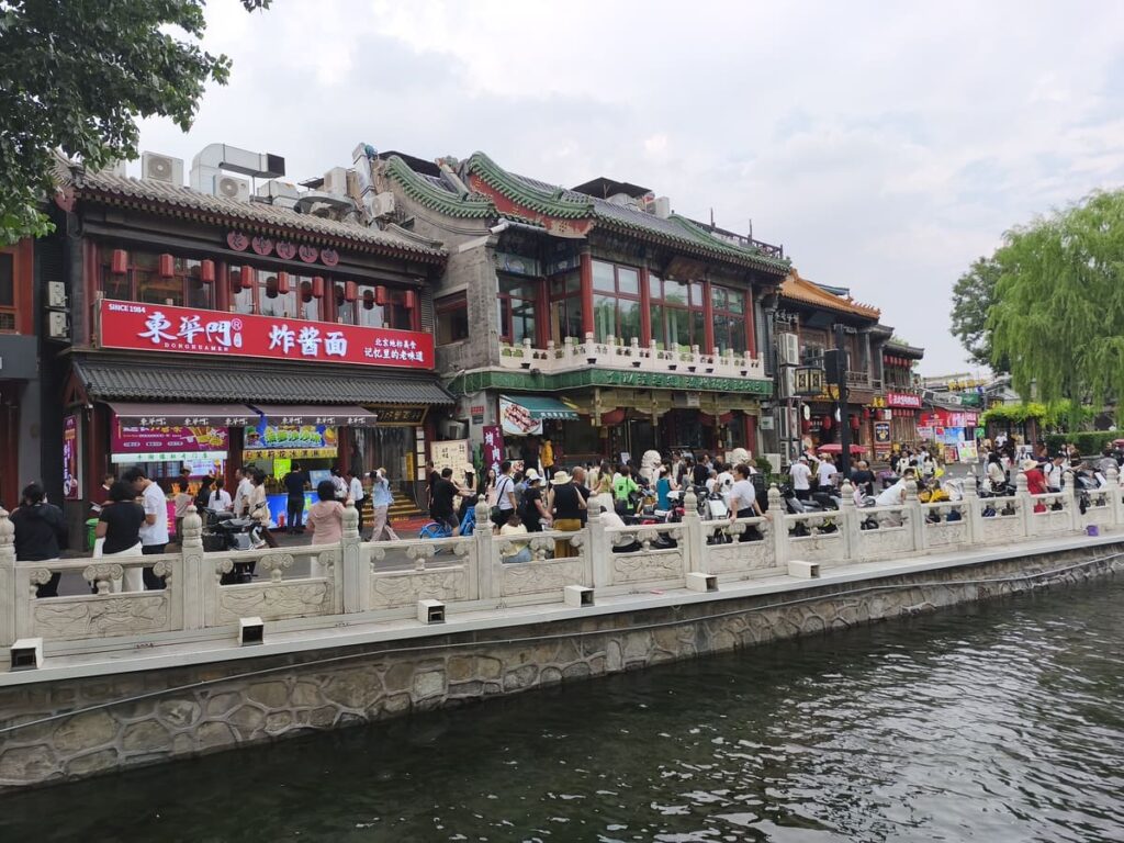 Shichahai crowded with local tourists