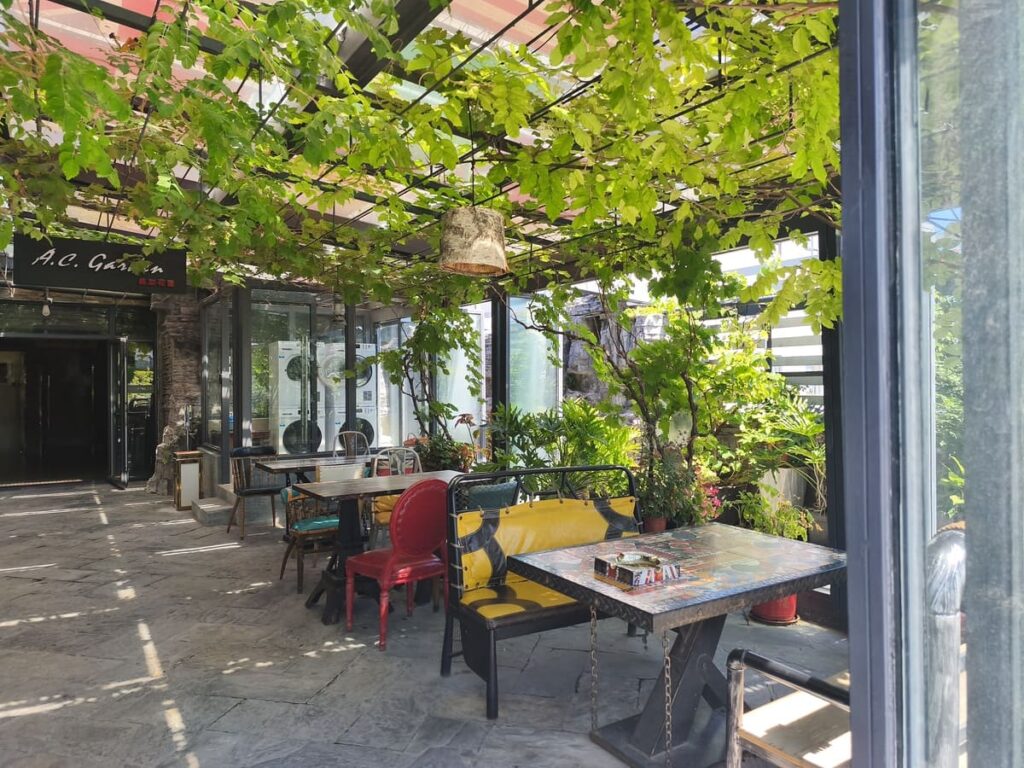 Roof Garden with laundry facility at Art Museum Hotel