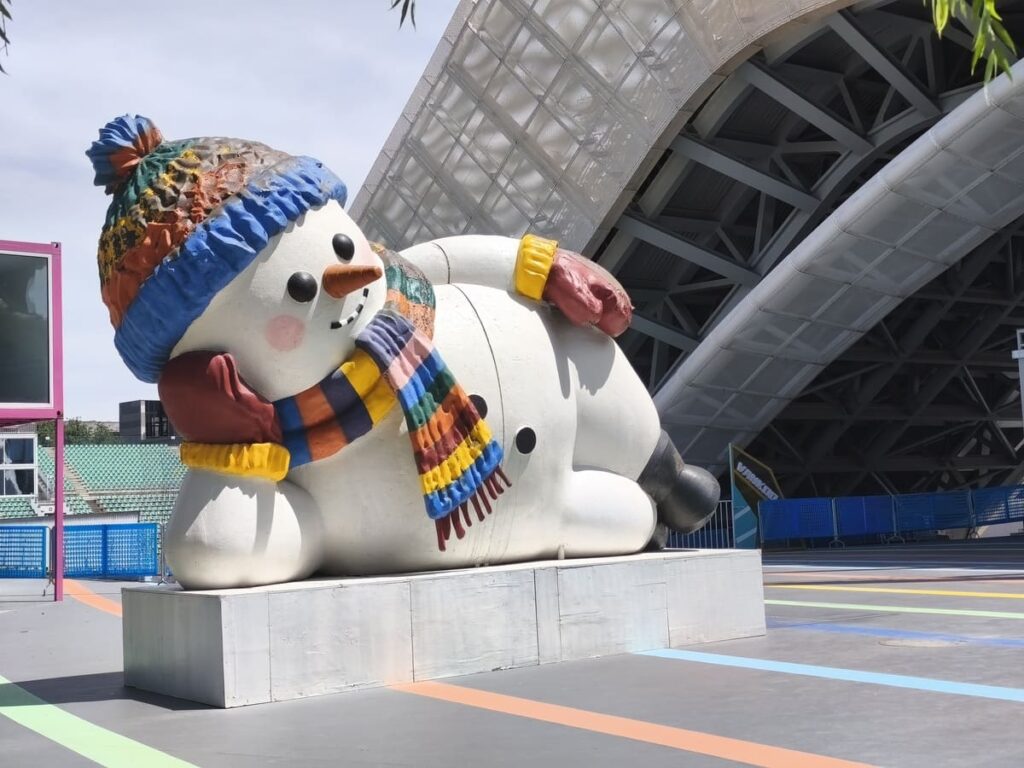 Big statue of snowman at Shougang Park