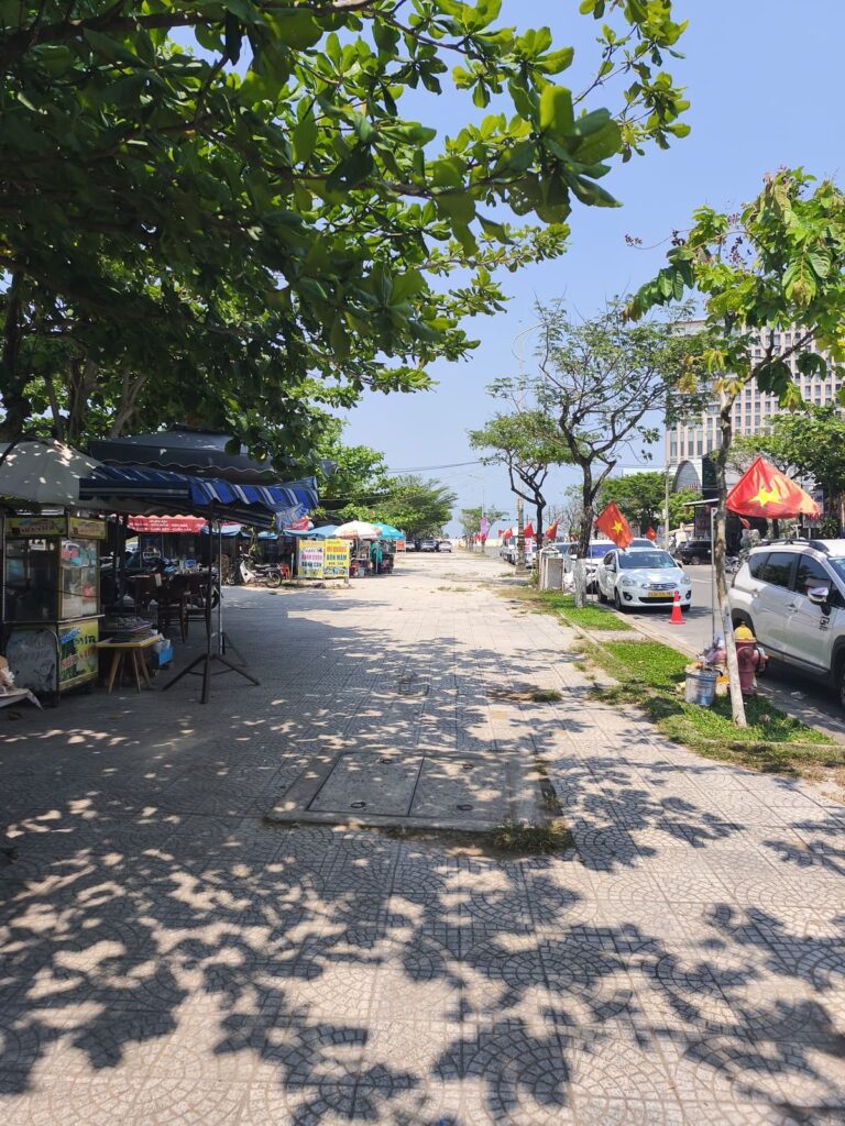 Street vendors near Marble Mountain