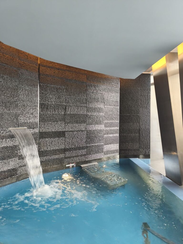 Whirlpool at China World Summit Wing