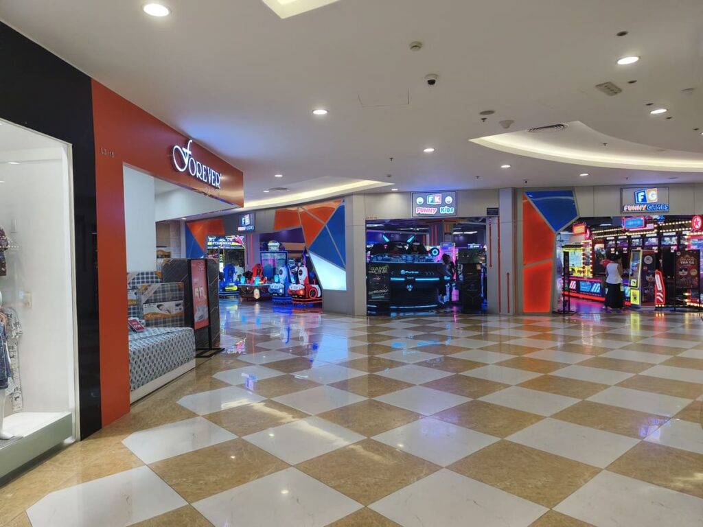 Arcade in Mall in Da Nang