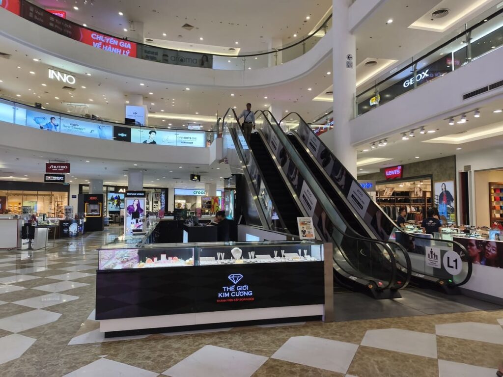 Interior of Voncome Plaza Mall Da Nang