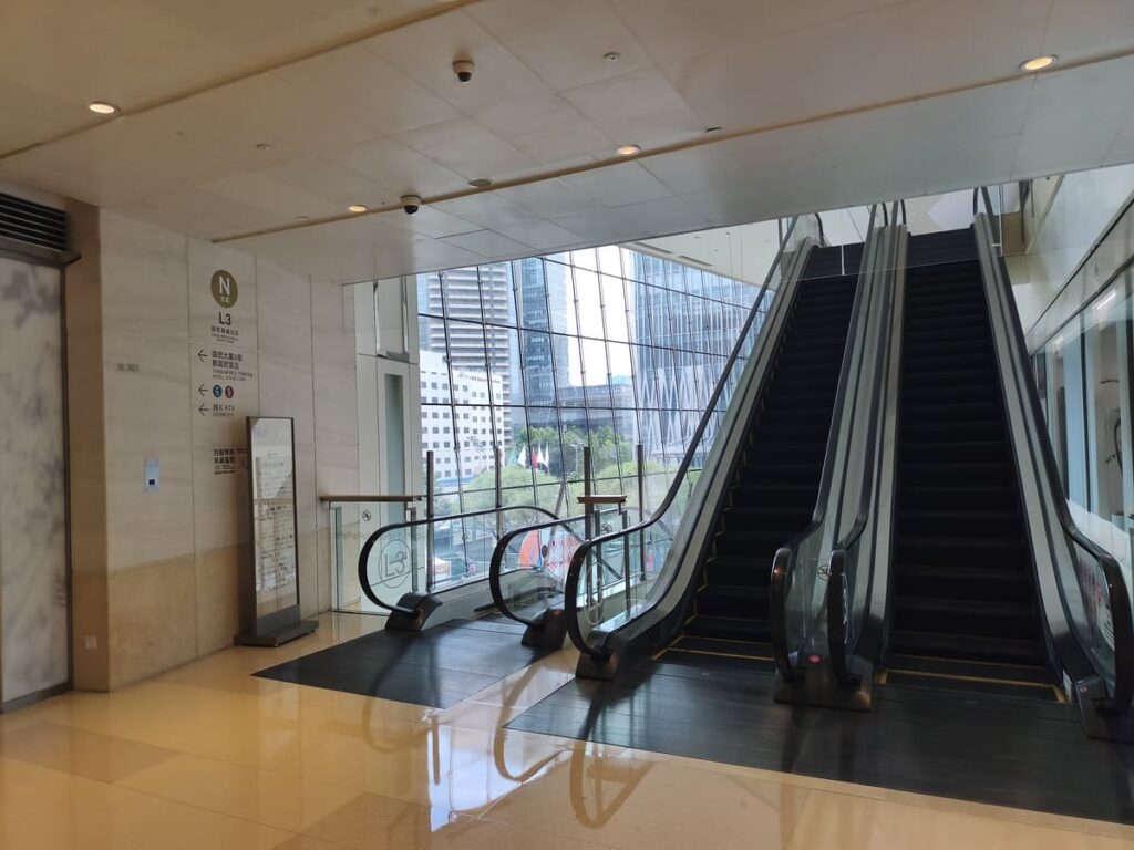 Elevator L3 to L4 in China World Mall