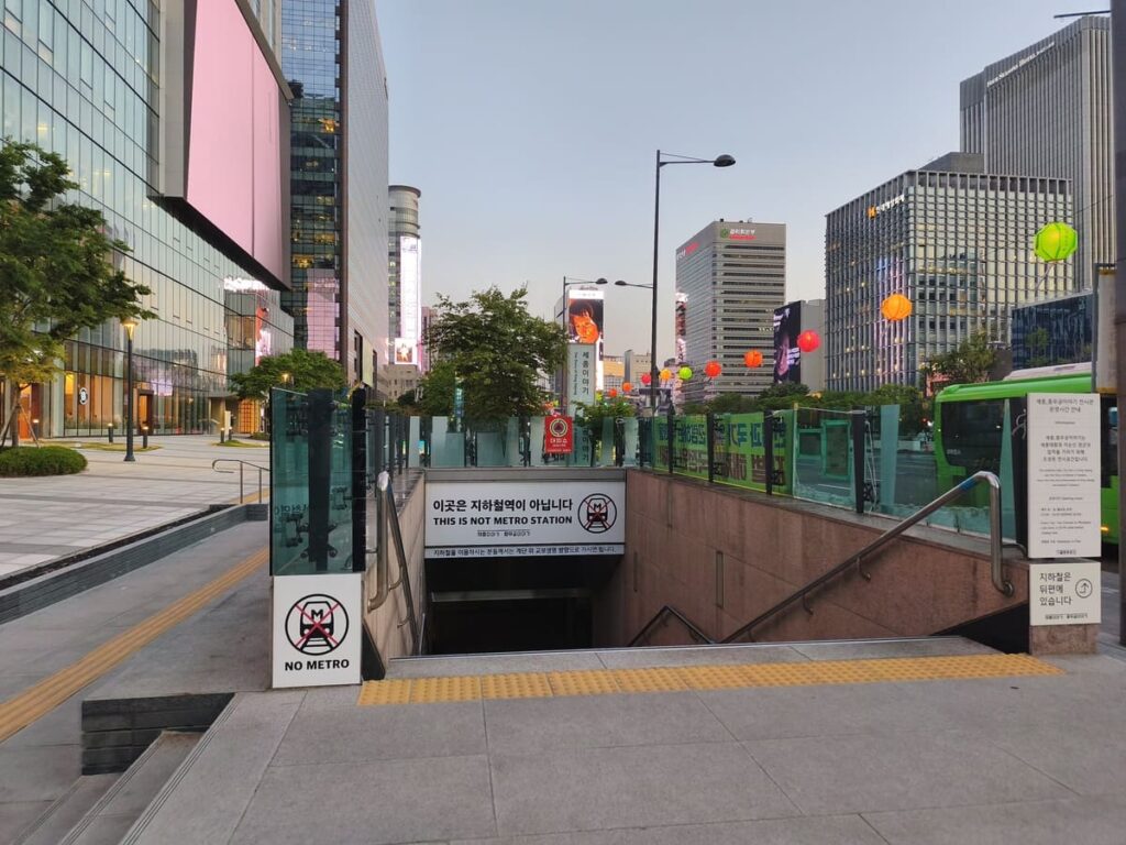 Gwanghamun Square with Four Seasons Hotel in background