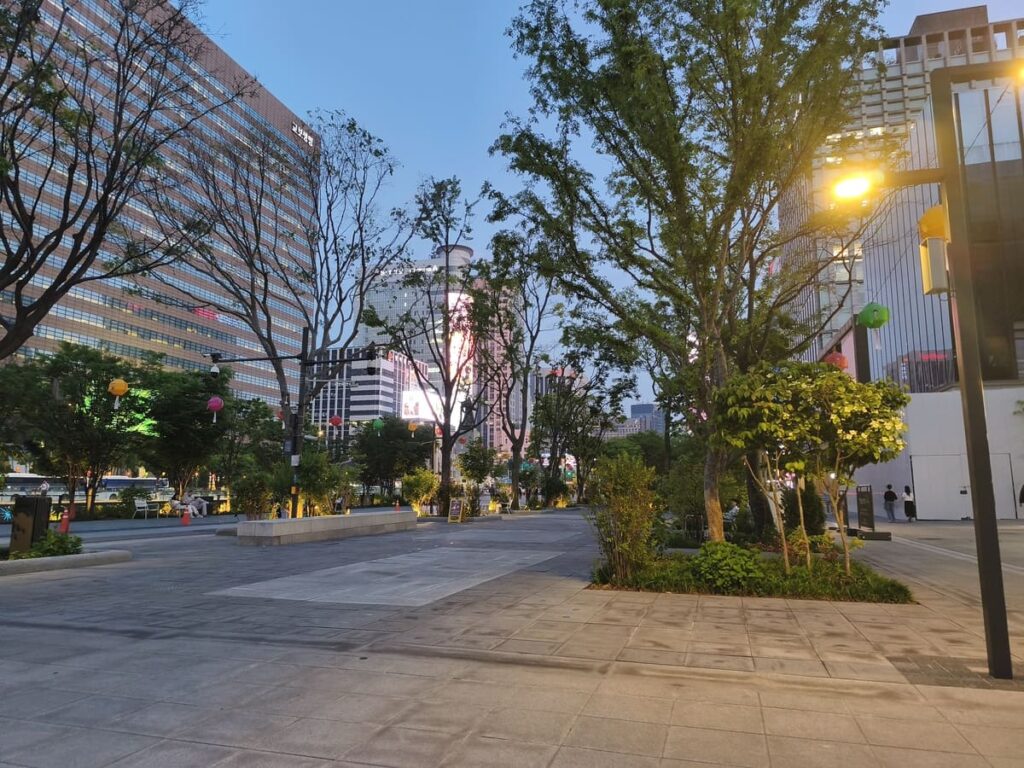 Gwanghamun Square at dusk